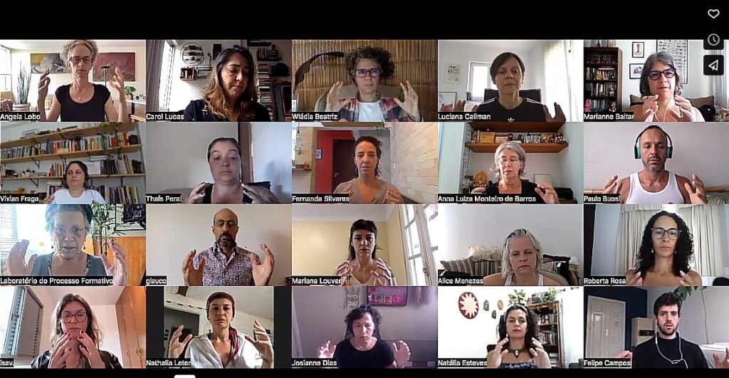 Tela do aplicativo de encontros digitais zoom com dezenas de pessoas fazendo prática com Regina Favre